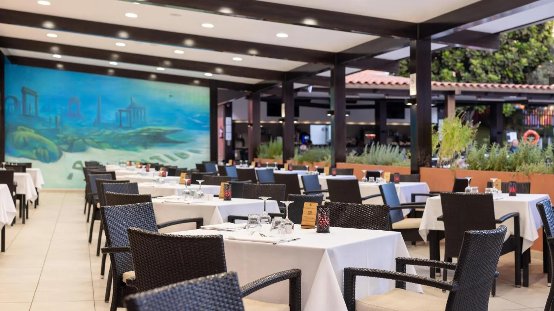Hotel El Duque 아데제