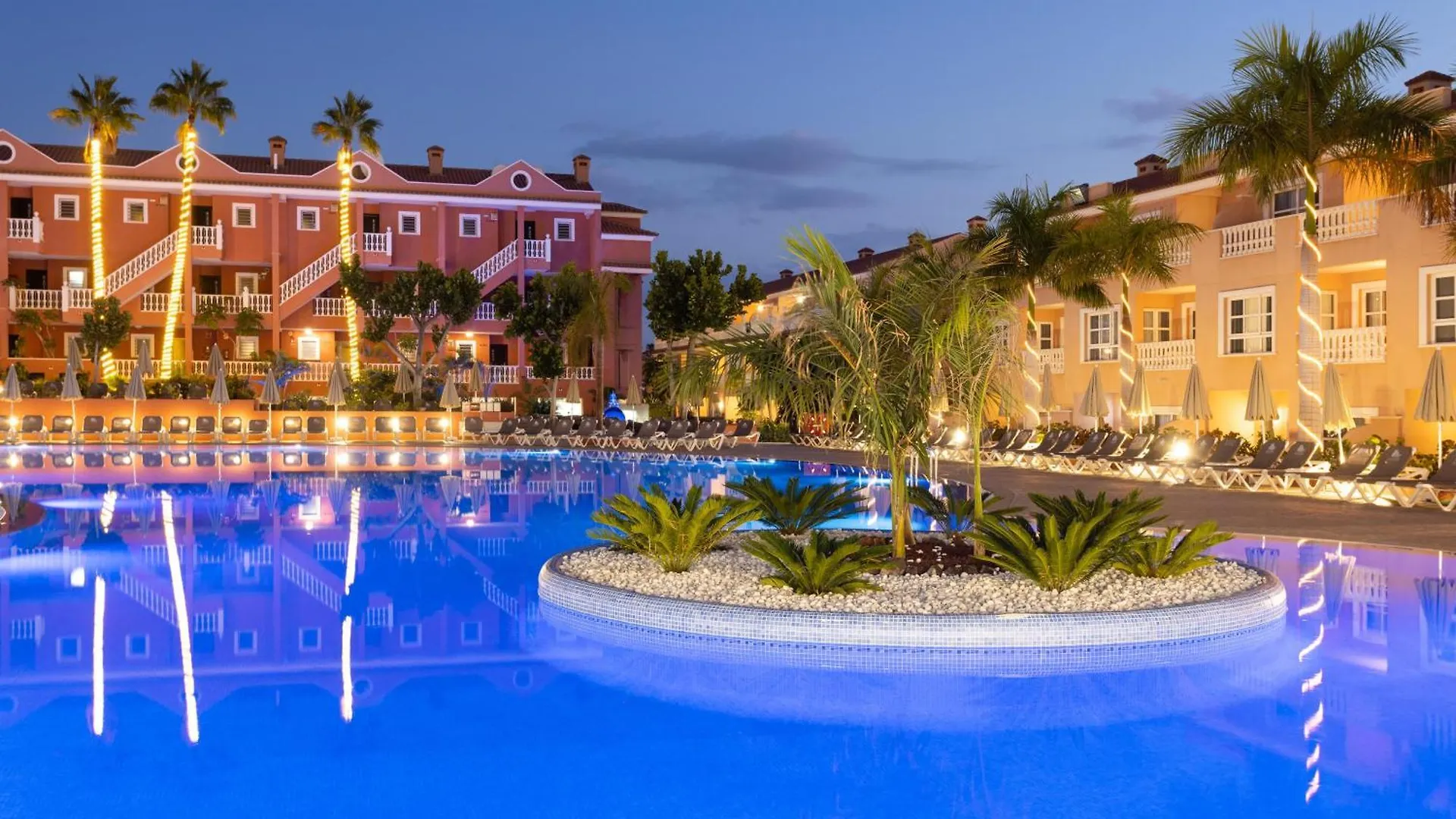 Hotel El Duque 아데제 4*,