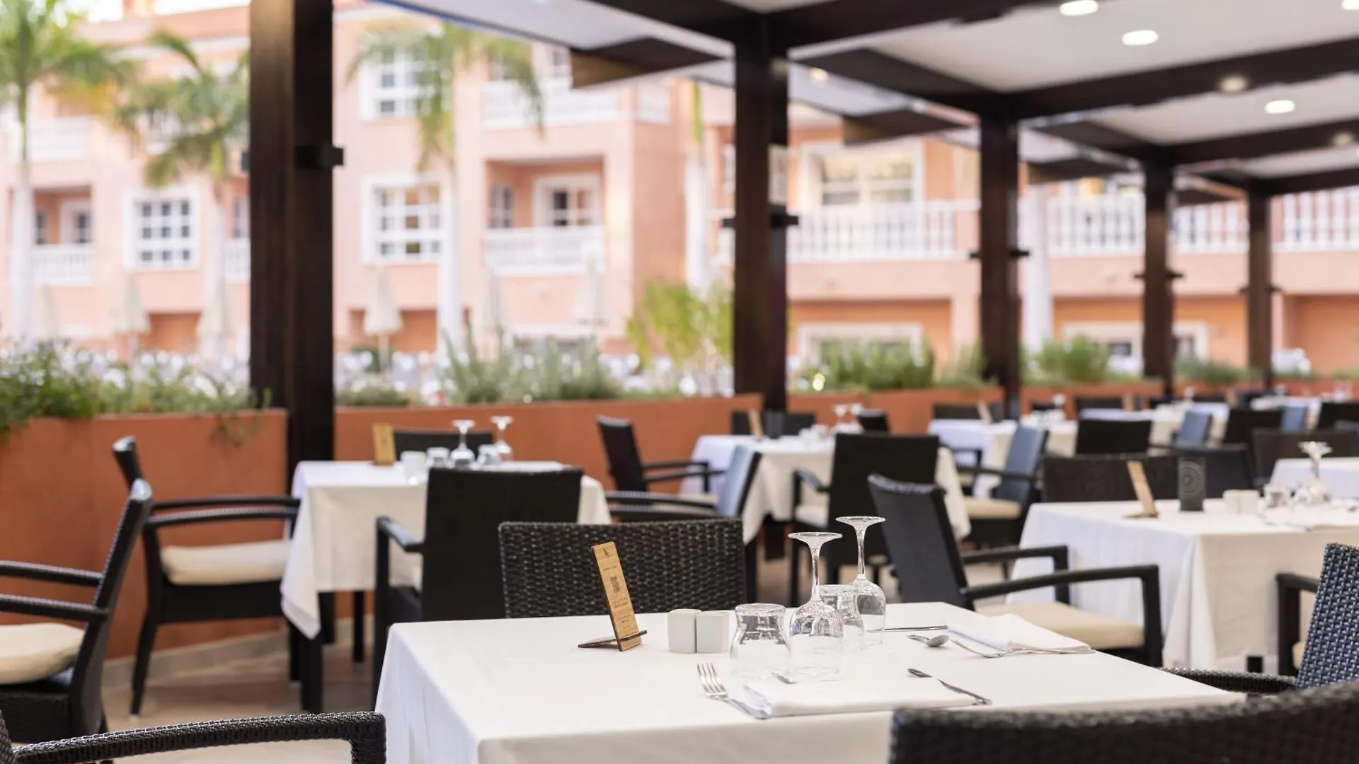 **** 아파트호텔 Hotel El Duque 아데제 스페인