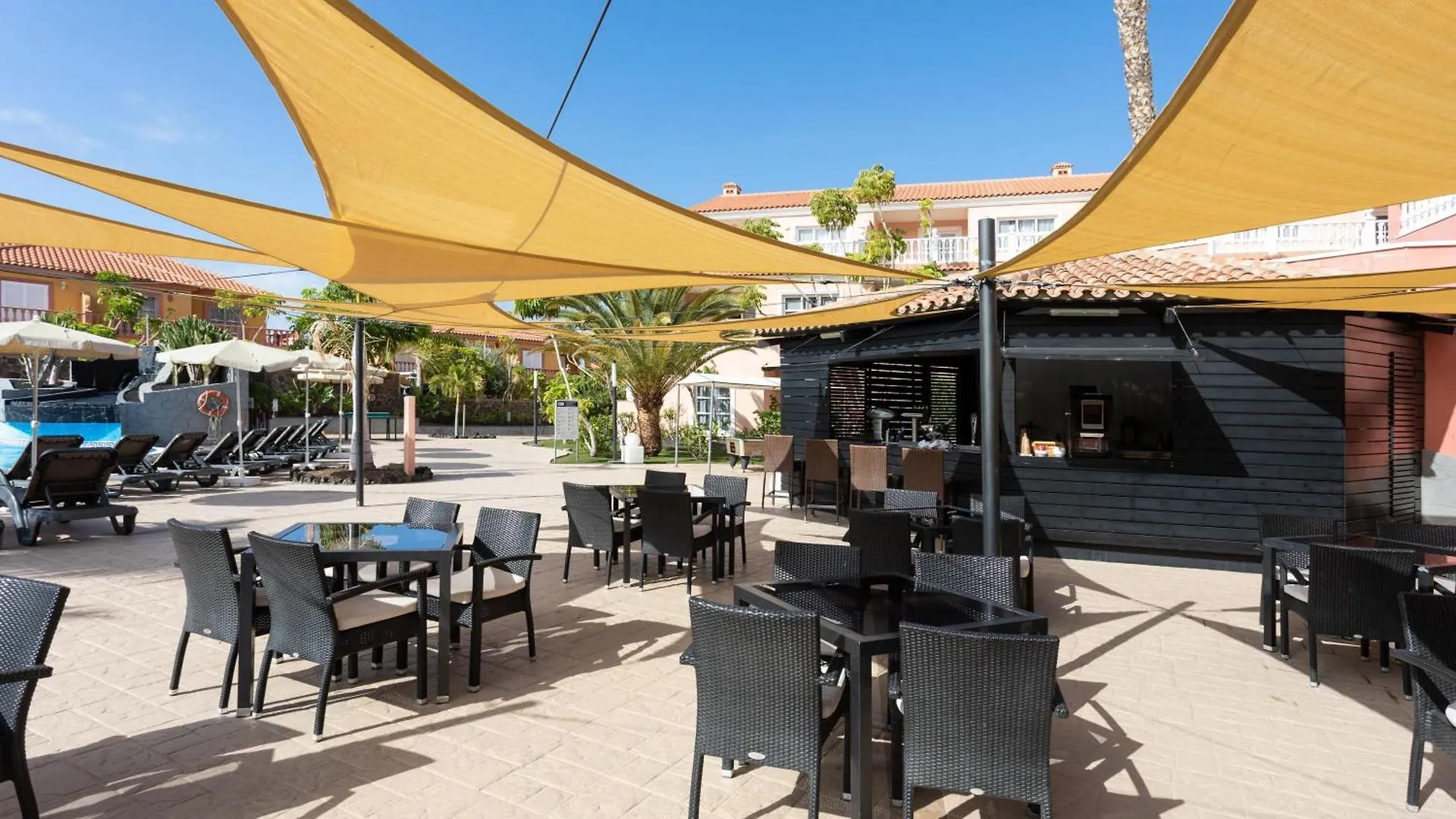 Hotel El Duque 아데제