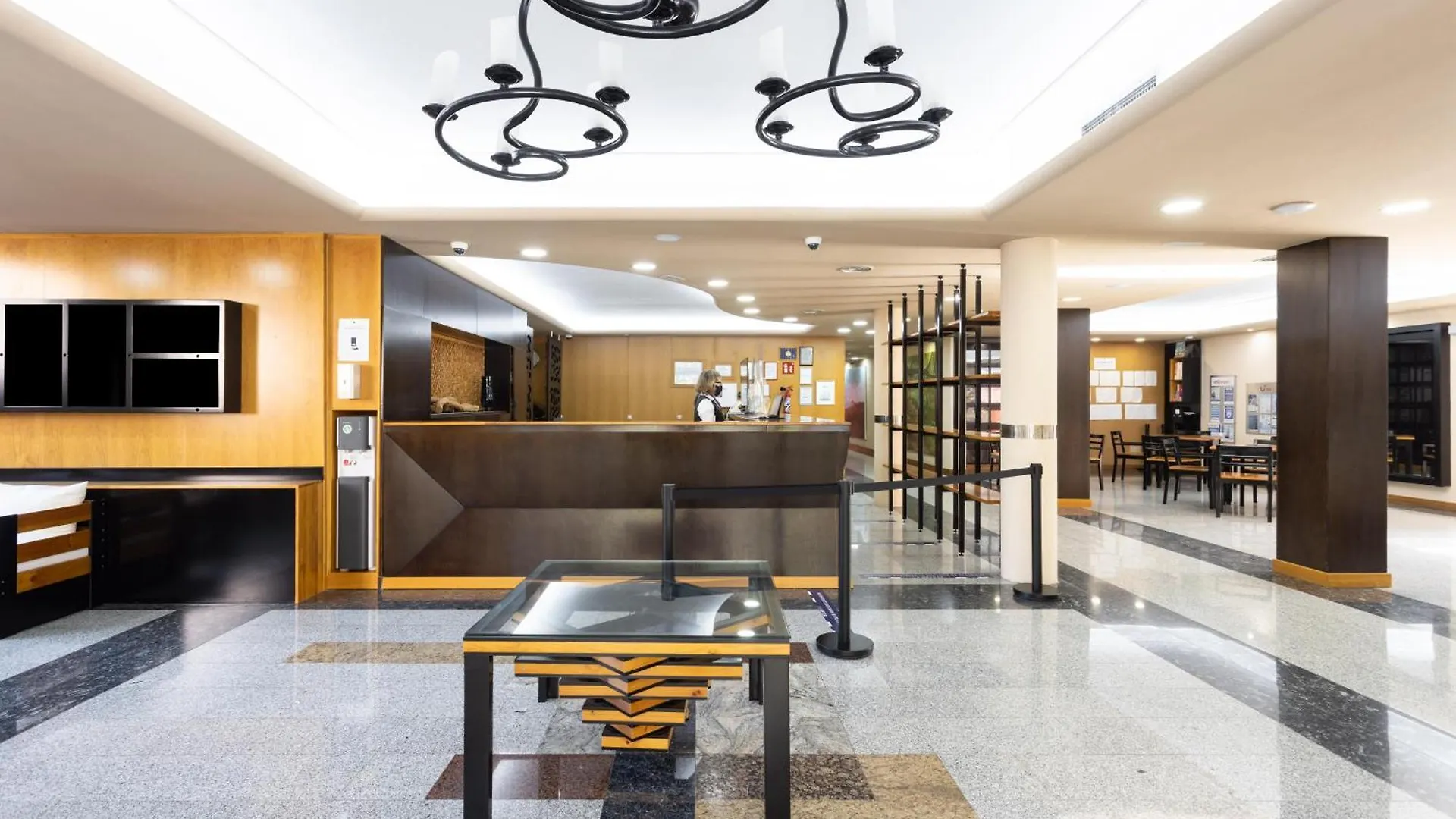 Hotel El Duque 아데제 아파트호텔