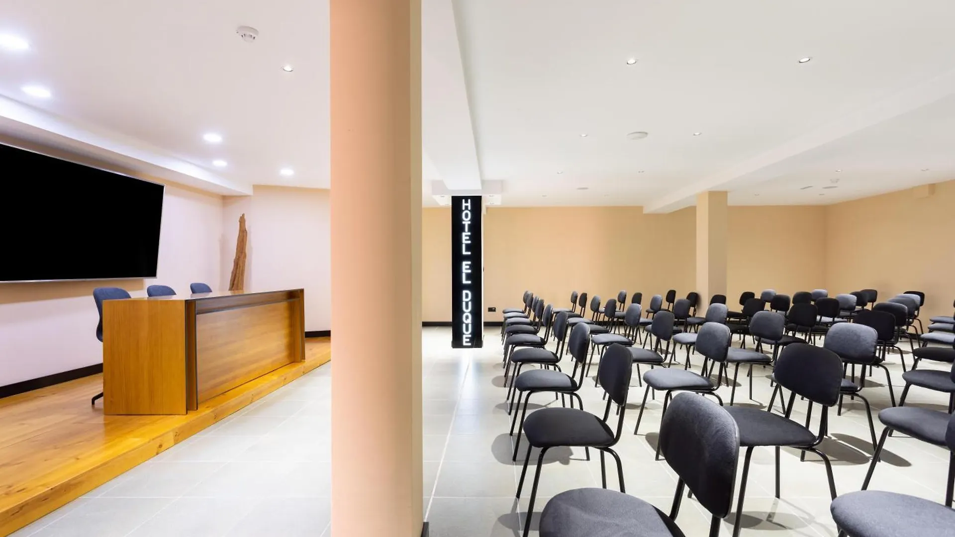Hotel El Duque 아데제 아파트호텔