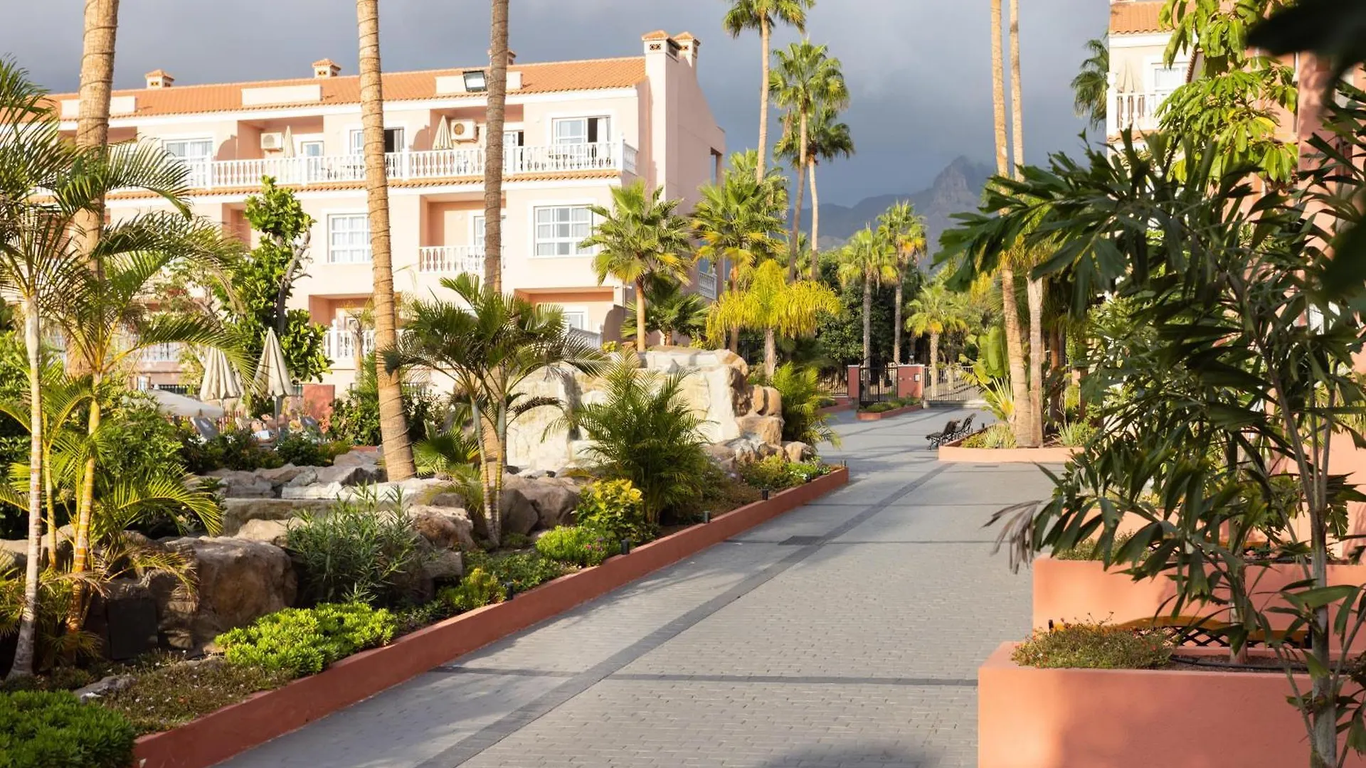 Hotel El Duque 아데제 아파트호텔